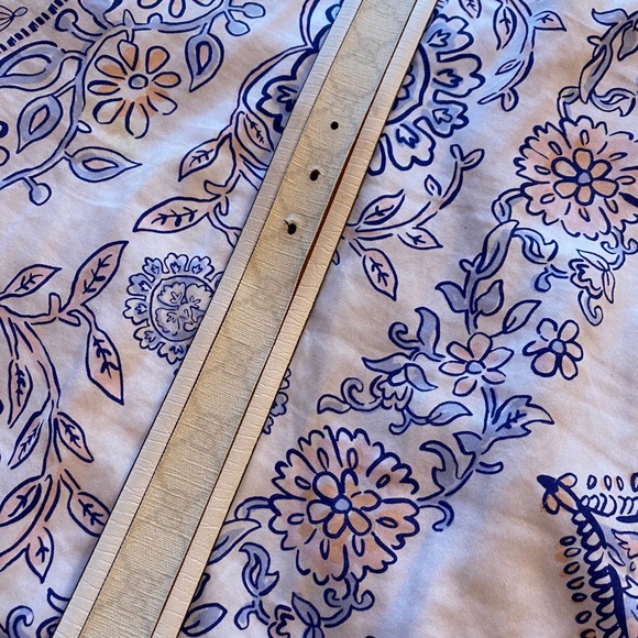 ✨AUTHENTIC Gucci White Belt w/ Large Logo ✨